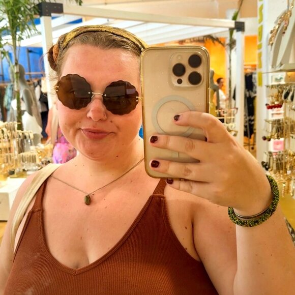 Meet your Posher, Emie - Picture 1 of 10